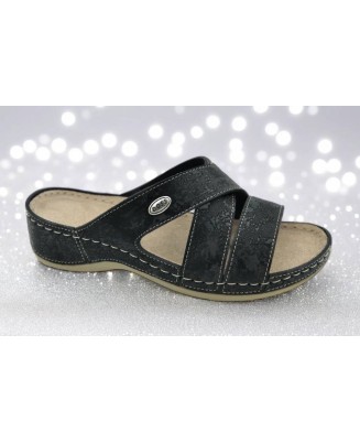 D-1213 fekete papucs